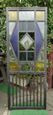 3つの色ガラス戸